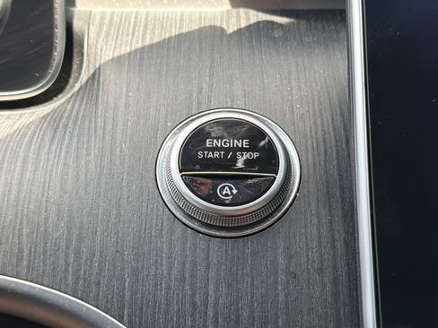 Used 2023 Mercedes-Benz C 300 4MATIC Sedan image 8