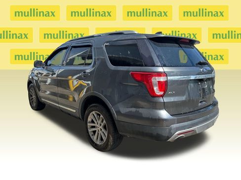 Used 2016 Ford Explorer XLT w/ Equipment Group 202A FWD image 3