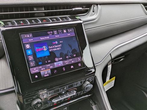 New 2025 Jeep Grand Cherokee Altitude image 12