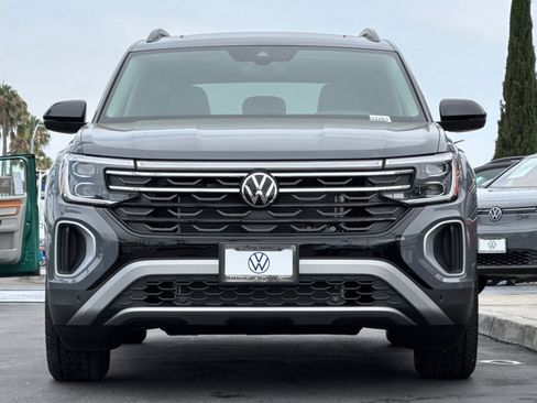 New 2025 Volkswagen Atlas Peak Edition SE image 3