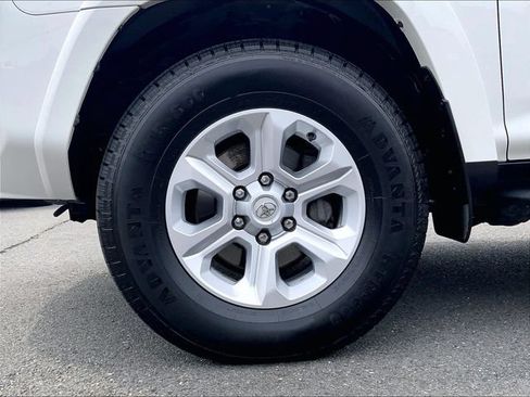 Used 2022 Toyota 4Runner SR5 Premium w/ Moonroof Package AWD/4WD image 9