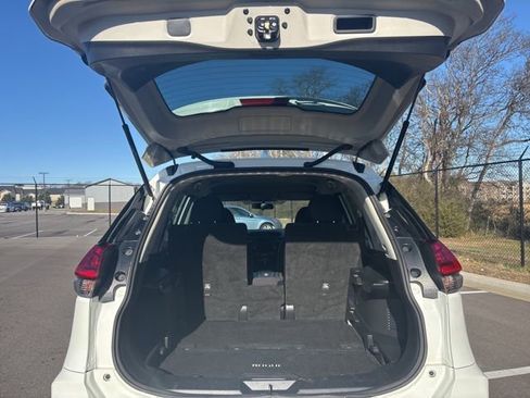 Used 2018 Nissan Rogue S image 11