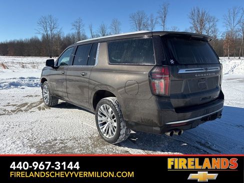 Used 2021 Chevrolet Suburban Premier w/ Premium Package image 3
