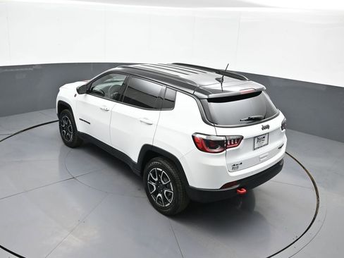 Used 2025 Jeep Compass Trailhawk AWD/4WD image 39