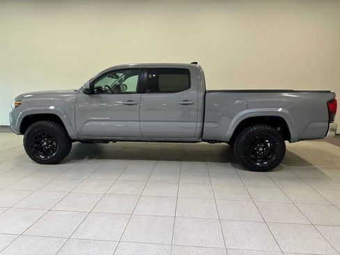 Used 2021 Toyota Tacoma SR5 AWD/4WD image 3