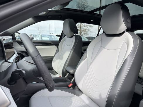 New 2026 Volkswagen Tiguan SE R-Line FWD image 12