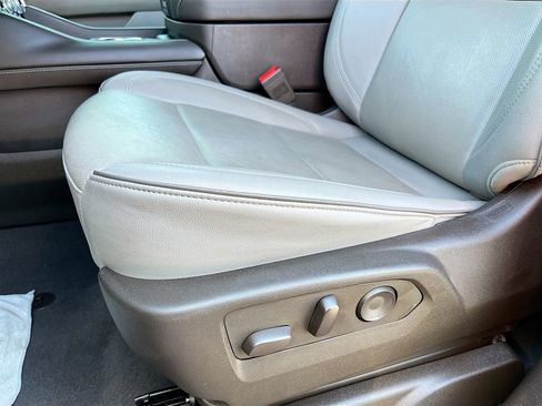 Used 2024 GMC Yukon SLT w/ SLT Luxury Package AWD/4WD image 20