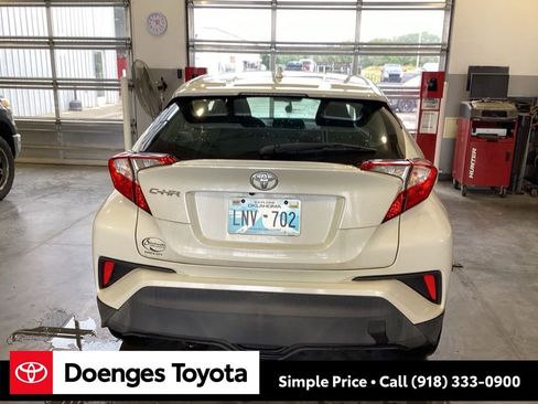 Used 2018 Toyota C-HR XLE image 7