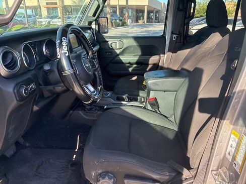 Used 2019 Jeep Wrangler Unlimited Sahara image 9