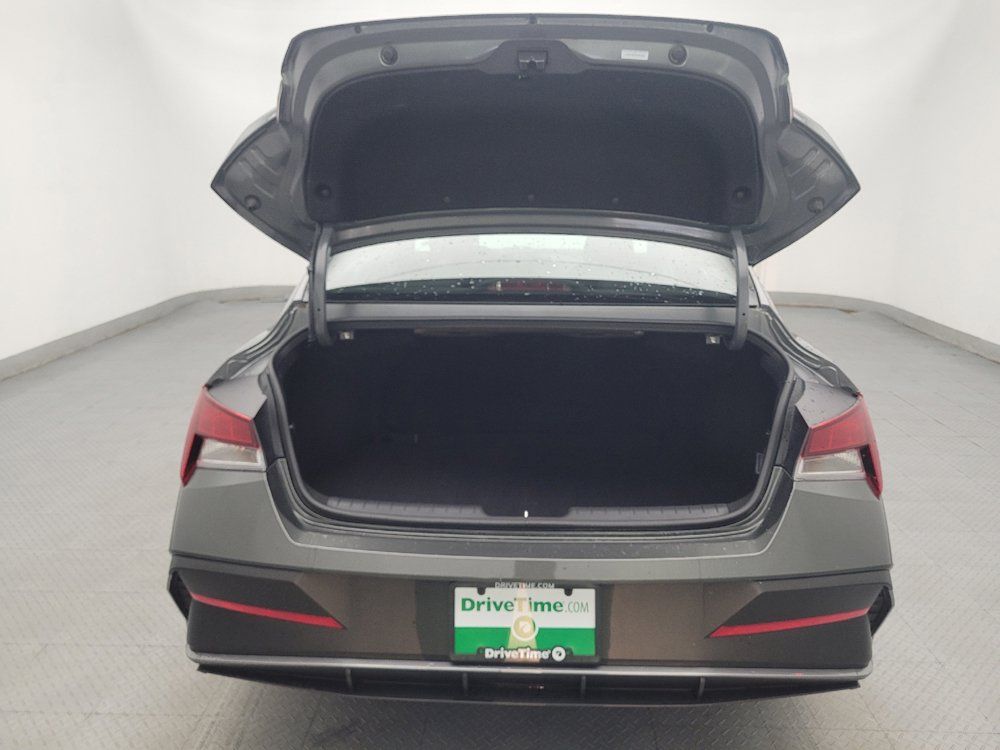 Used 2025 Hyundai Elantra Sport FWD image 29