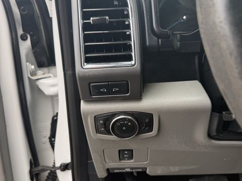 Used 2017 Ford F250 XLT w/ XLT Value Package AWD/4WD image 12