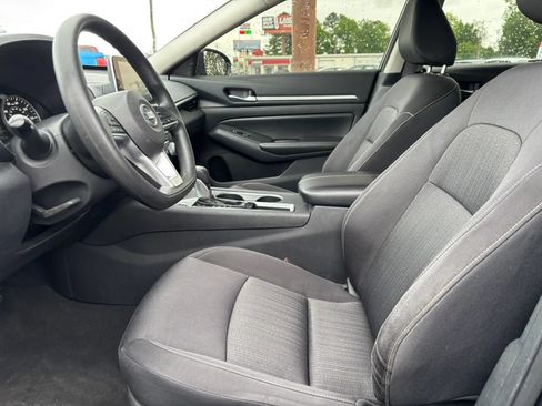 Used 2022 Nissan Altima 2.5 SV FWD image 13