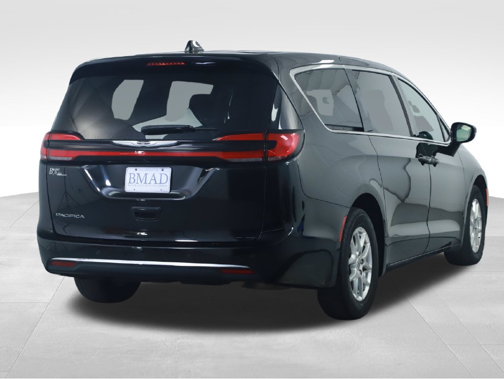 Used 2024 Chrysler Pacifica Touring-L FWD image 13