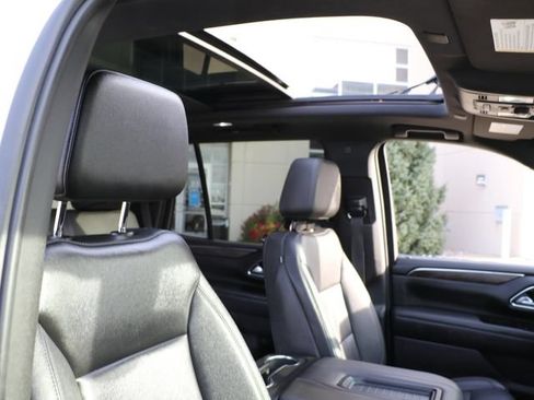 Used 2022 Chevrolet Tahoe Z71 w/ Luxury Package AWD/4WD image 10