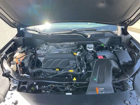 Used 2025 Chevrolet Trax RS FWD image 50