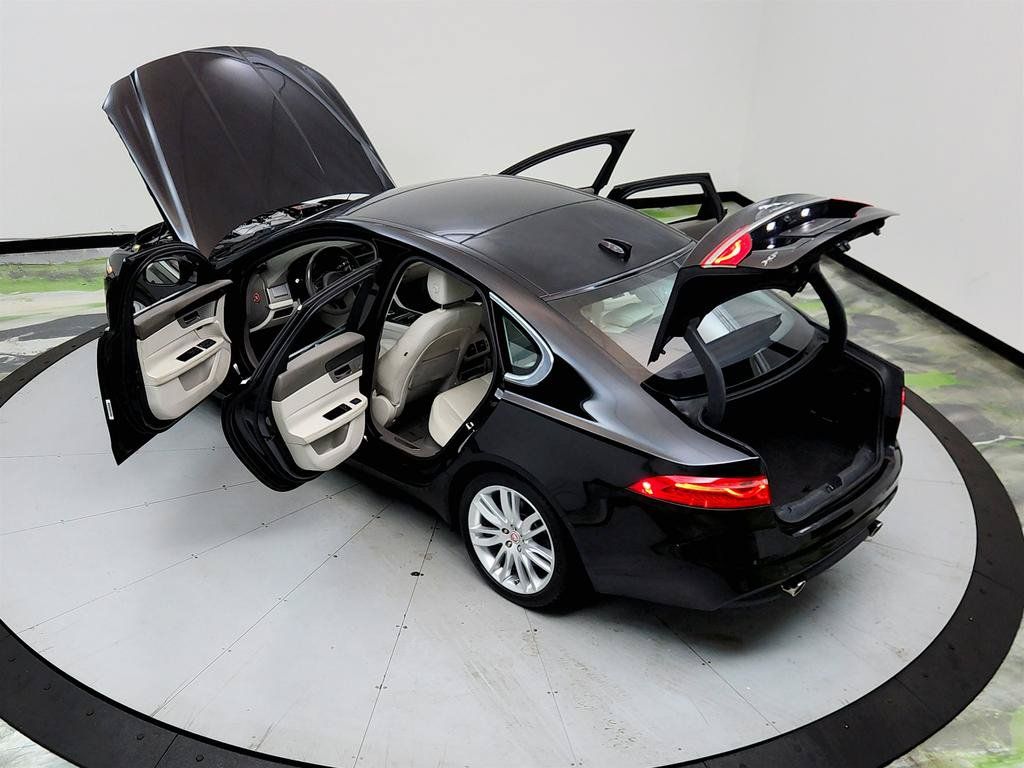 Used 2016 Jaguar XF Prestige RWD image 40