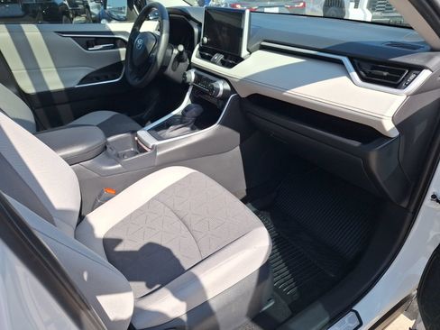 Used 2025 Toyota RAV4 XLE w/ Convenience Package FWD image 33
