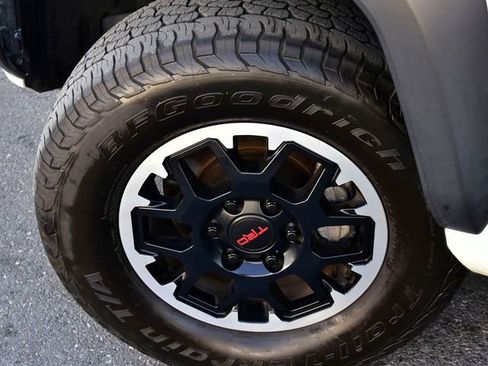 Certified 2024 Toyota Tacoma TRD Off-Road AWD/4WD image 34