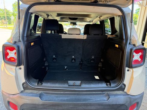 Used 2015 Jeep Renegade Latitude w/ Cold Weather Group II FWD image 15