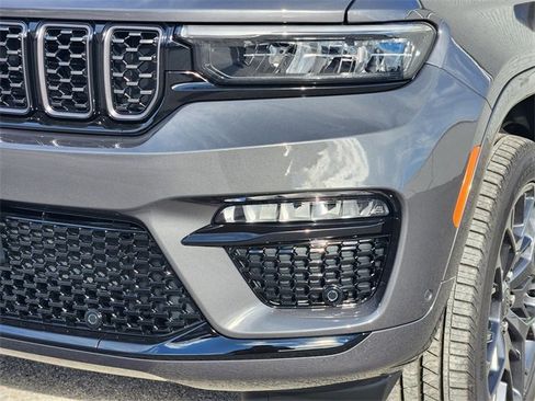 New 2025 Jeep Grand Cherokee Summit image 6