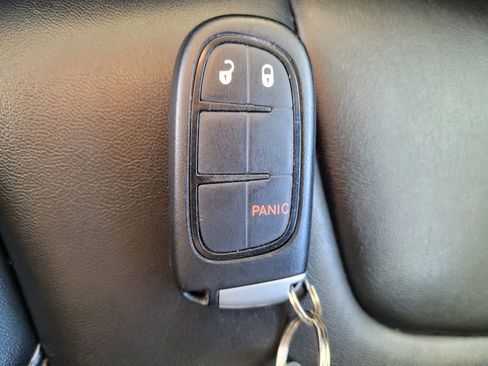 Used 2020 Jeep Cherokee Latitude Plus image 32