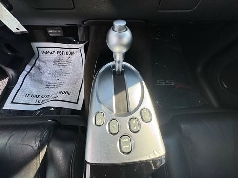 Used 2004 Chevrolet SSR w/ Preferred Equipment Group image 22