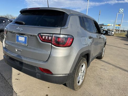 Used 2023 Jeep Compass Sport image 4