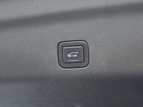 Used 2022 GMC Yukon XL SLT AWD/4WD image 11