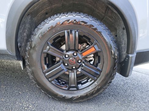 Certified 2026 Nissan Rogue SV AWD/4WD image 9