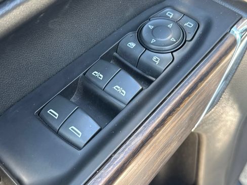 Used 2019 Chevrolet Silverado 1500 High Country w/ Technology Package AWD/4WD image 12