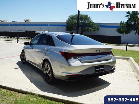 Used 2022 Hyundai Elantra SEL FWD image 5
