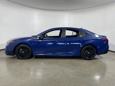 Used 2025 Toyota Camry SE FWD image 6