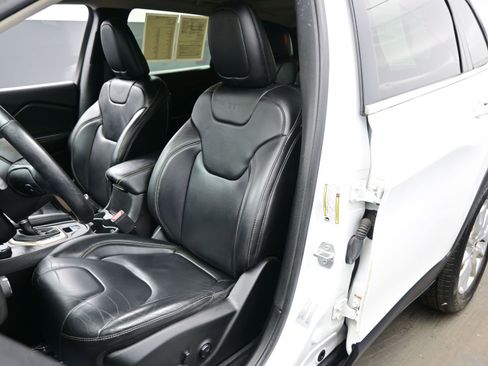 Used 2017 Jeep Cherokee Limited image 12