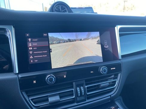 Used 2022 Porsche Macan image 33