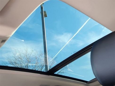 New 2025 Volkswagen Taos SEL image 18