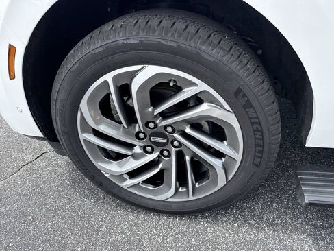 Used 2025 Lincoln Navigator L Reserve AWD/4WD image 11