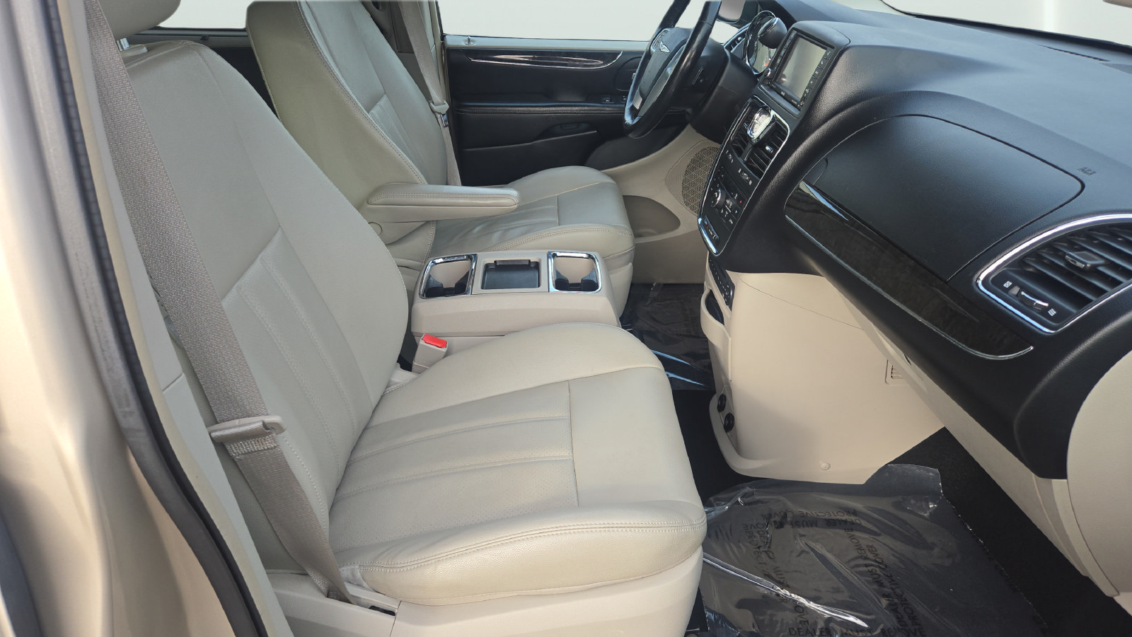 Used 2012 Chrysler Town & Country Touring-L w/ Entertainment Group #2 FWD image 20