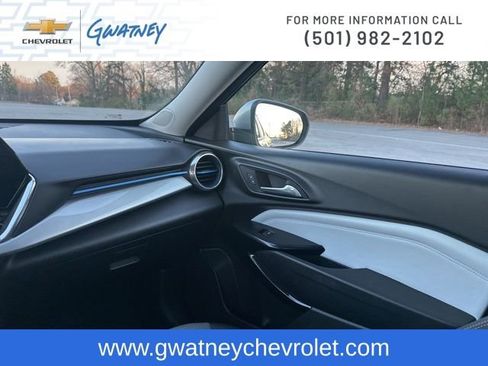 Used 2025 Chevrolet Trax LT w/ LT Convenience Package image 24