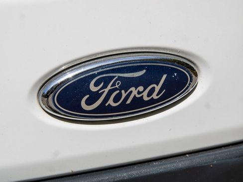 Used 2017 Ford Transit 250 148 Medium Roof image 33