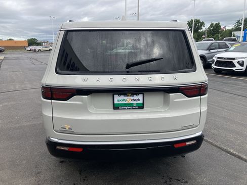 Used 2022 Jeep Wagoneer Series III w/ Flexible Seating Group AWD/4WD image 6
