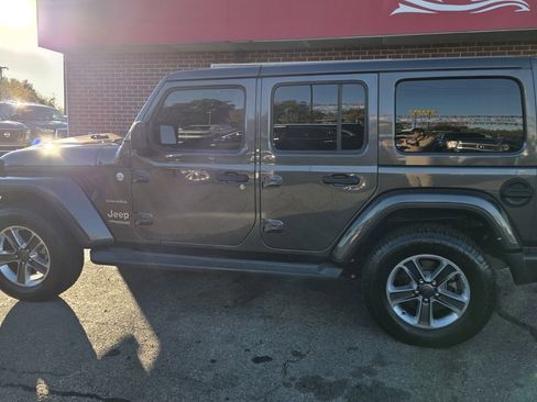 Used 2018 Jeep Wrangler Unlimited Sahara image 4