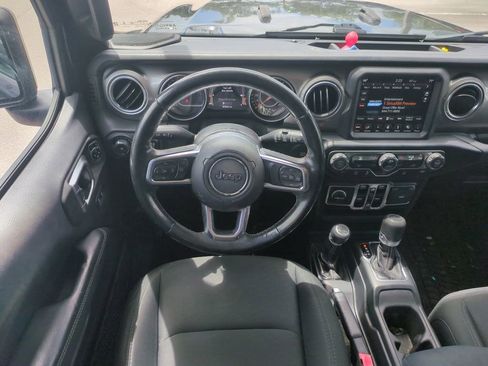 Used 2019 Jeep Wrangler Unlimited Sahara image 17