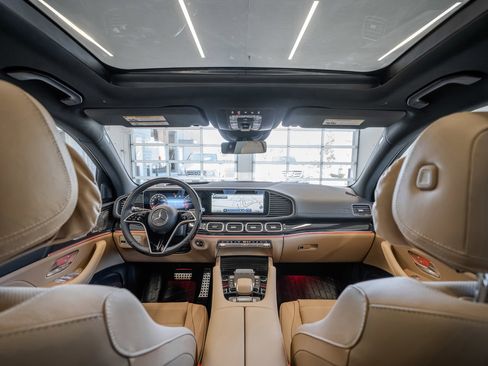 New 2026 Mercedes-Benz GLS 580 4MATIC image 27