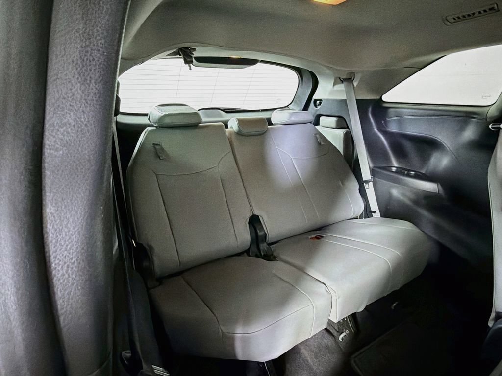 Used 2025 Toyota Sienna XLE FWD image 23