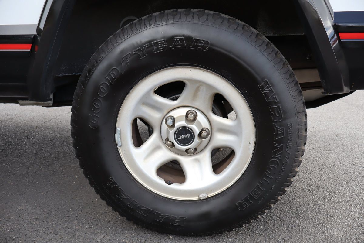 Used 1993 Jeep Cherokee Sport AWD/4WD image 35