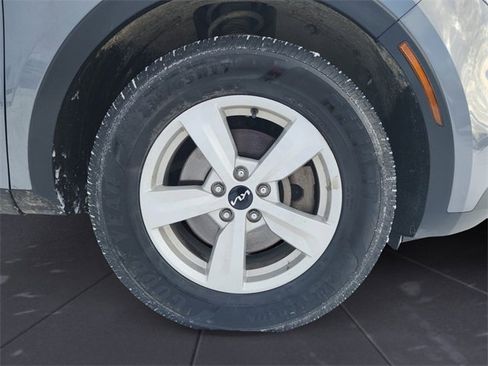 Used 2022 Kia Sorento LX image 9