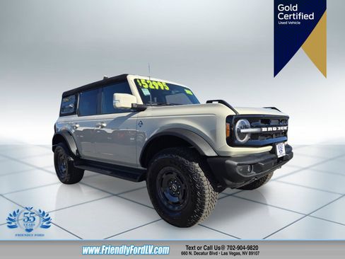Certified 2025 Ford Bronco Outer Banks w/ Sasquatch Package AWD/4WD image 1