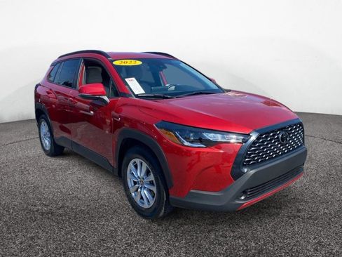 Used 2022 Toyota Corolla Cross LE image 1