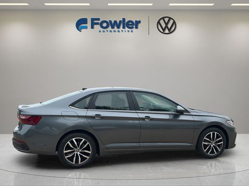 New 2026 Volkswagen Jetta SE FWD image 8