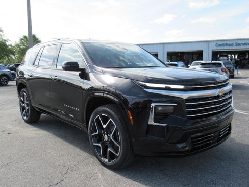 New 2026 Chevrolet Traverse High Country FWD image 3